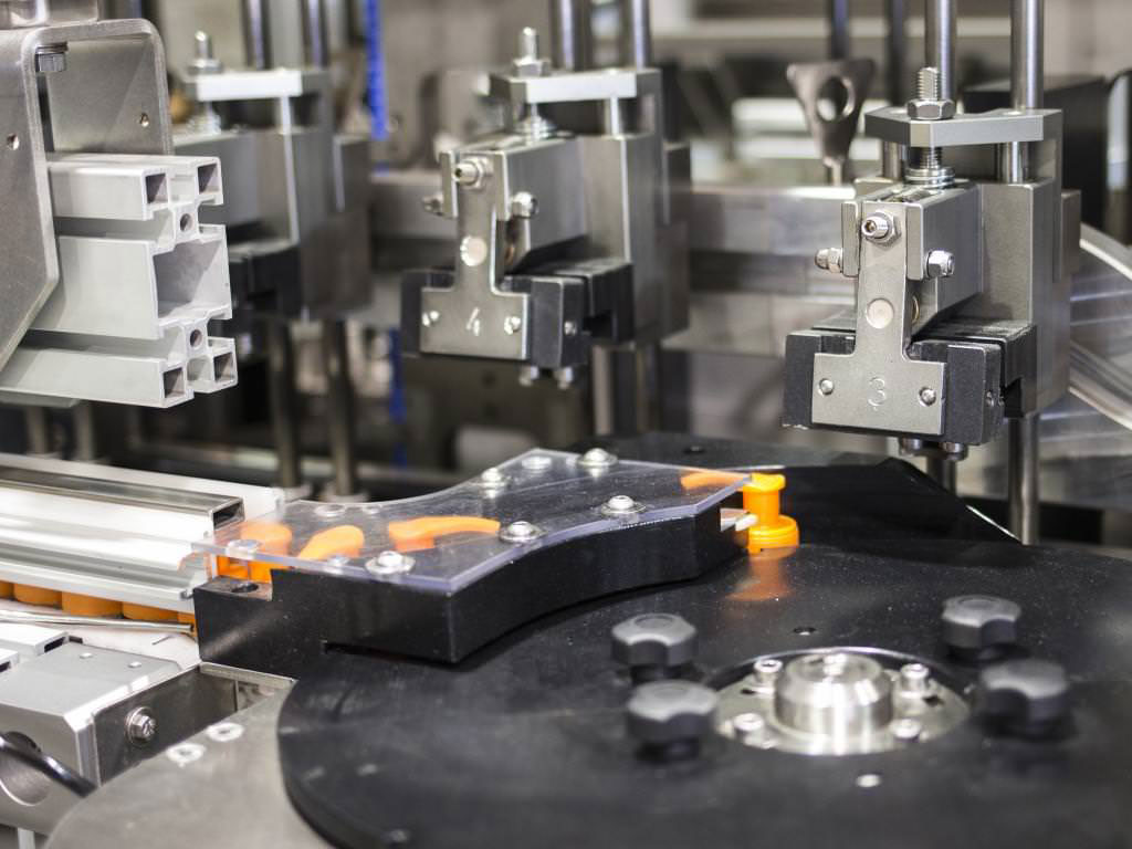 Oscar spray trigger Capper